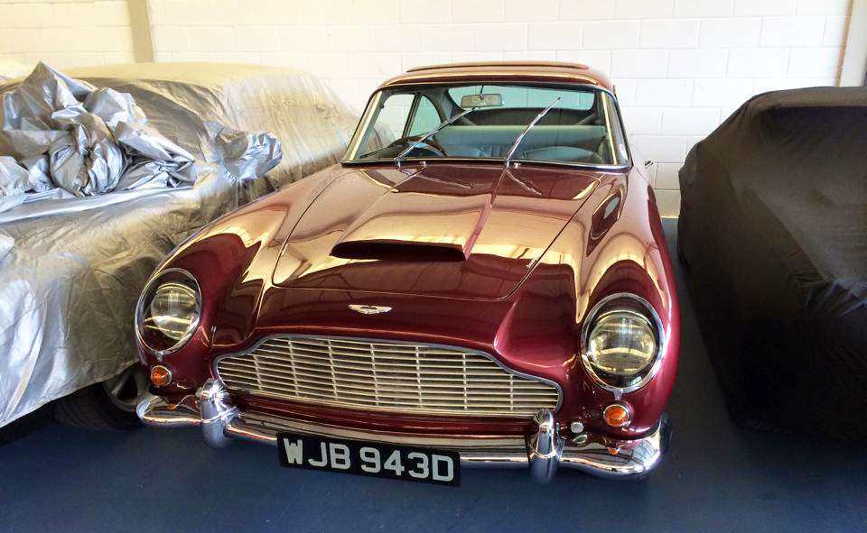 Very Nice Aston Martin DB5 with no wipers working